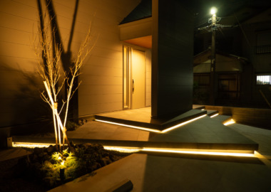 個性的な玄関階段画像