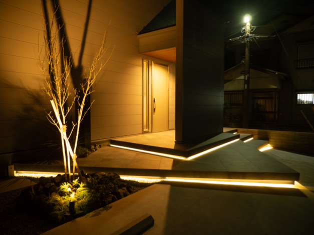 個性的な玄関階段画像